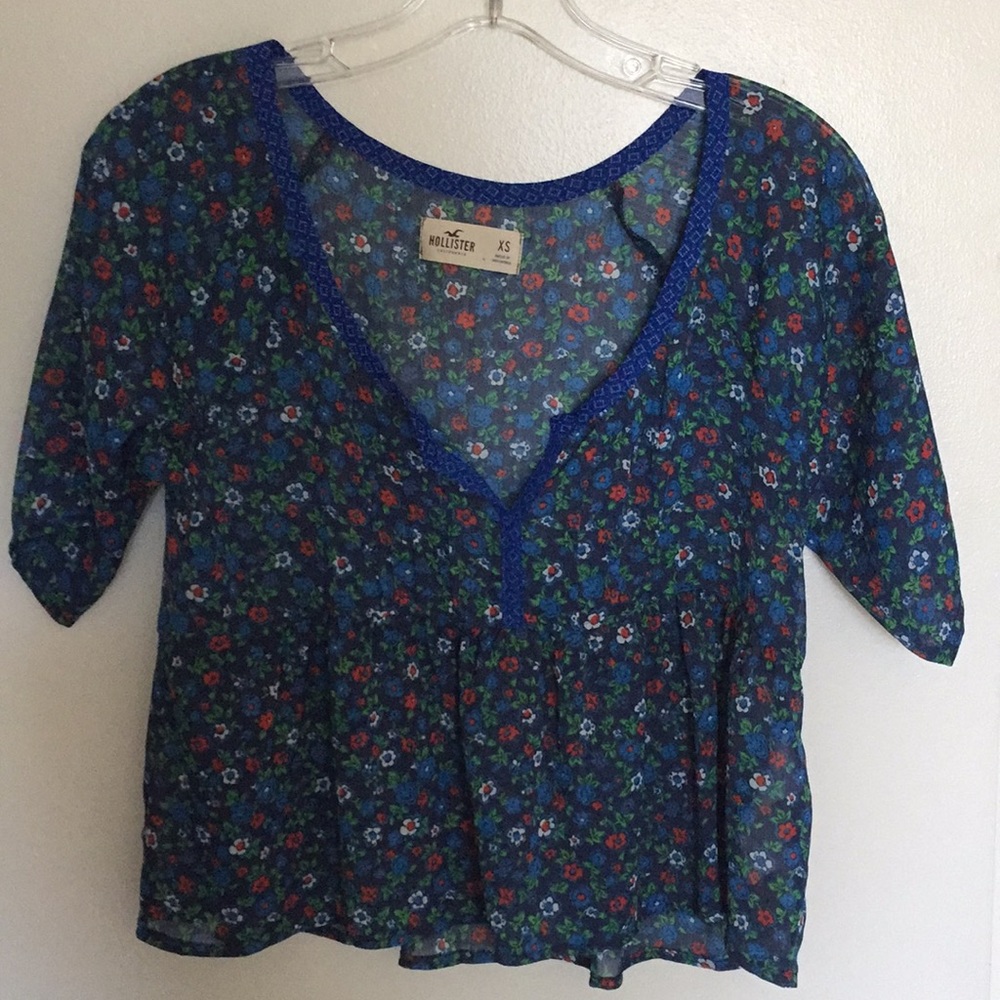 Hollister top